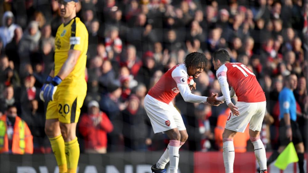 آرسنال يعود لنغمة الانتصارات، والفضل لأوباميونج