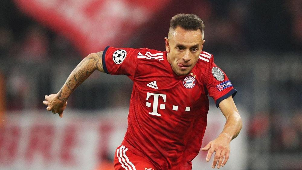 رافينيا يلمح إلى رحيله عن بايرن وإمكانية العودة إلى البرازيل