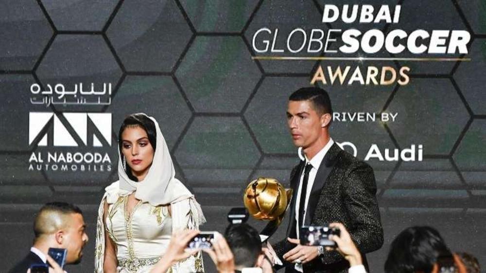 صحيفة: "رونالدو يتلقى عرضاً خليجياً مغرياً"