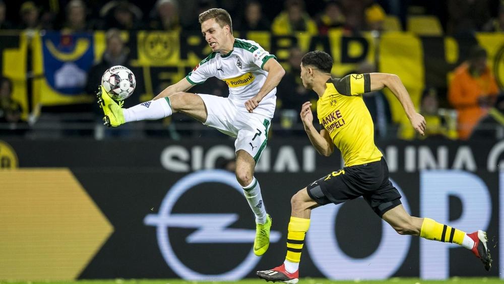 مدرب دورتموند سابقاً يَجْلُد حكيمي وينتقد أخطاءه