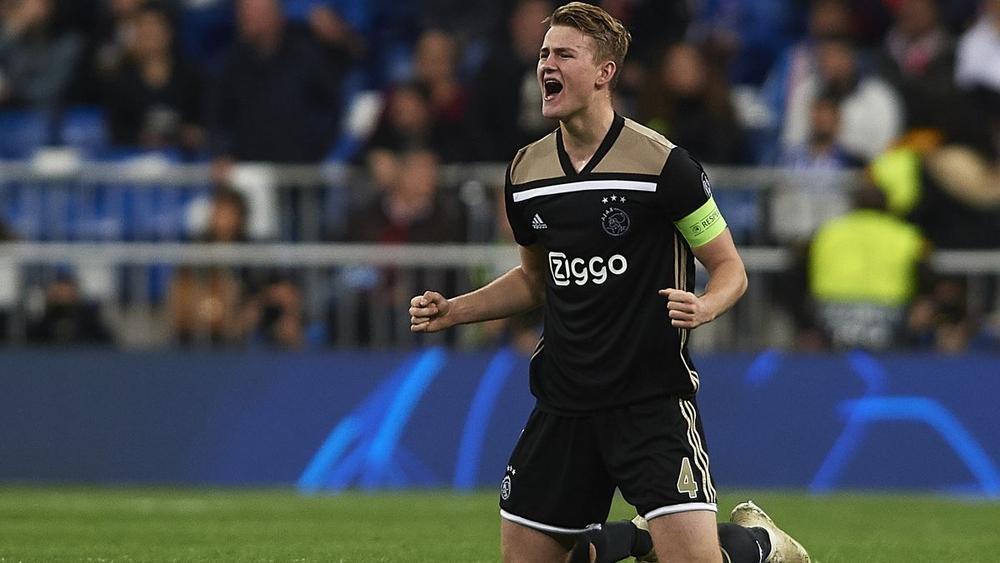 دي ليخت... قائد أياكس قد يكون صفقة برشلونة الجديدة