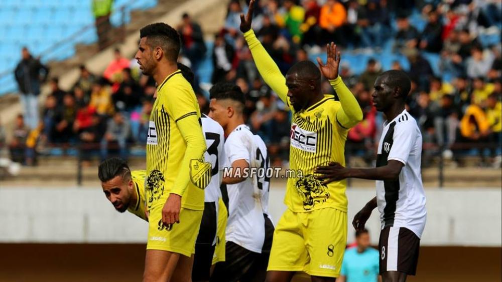 المغرب الفاسي يتعثر في ميدانه أمام خنيفرة ويخسر نقطتين في "سباق تحقيق الصعود"