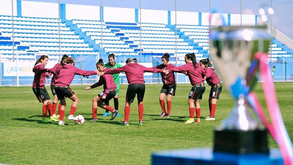 لاعبات الكُرة النِّسوية بالمغرب يَدُقْنَ جرس الإنذار .. ويتَّهمن "لقجع" بالإقصاء والتَّهميش