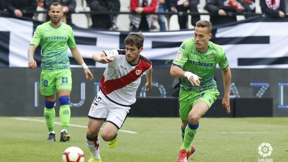 ريال بيتيس يتعثر وفالنسيا يهزم إشبيلية