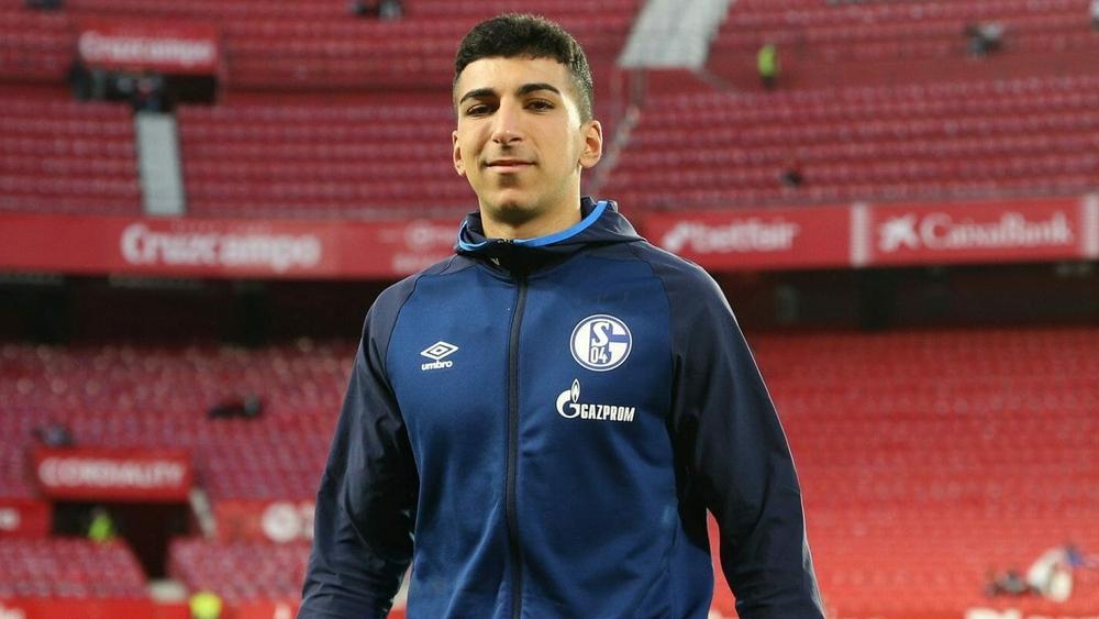 بوجلاب يُشارك لأول مرة كأساسي مع شالكه