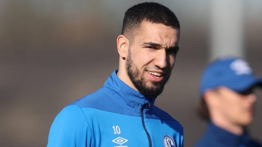 بن طالب يعود إلى تدريبات الفريق الأول لشالكه