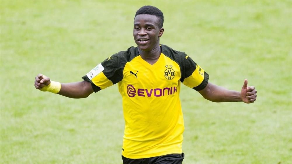 موكوكو 14 سنة... من الآن أصبح "ميليونير" بفضل "نايكي"!