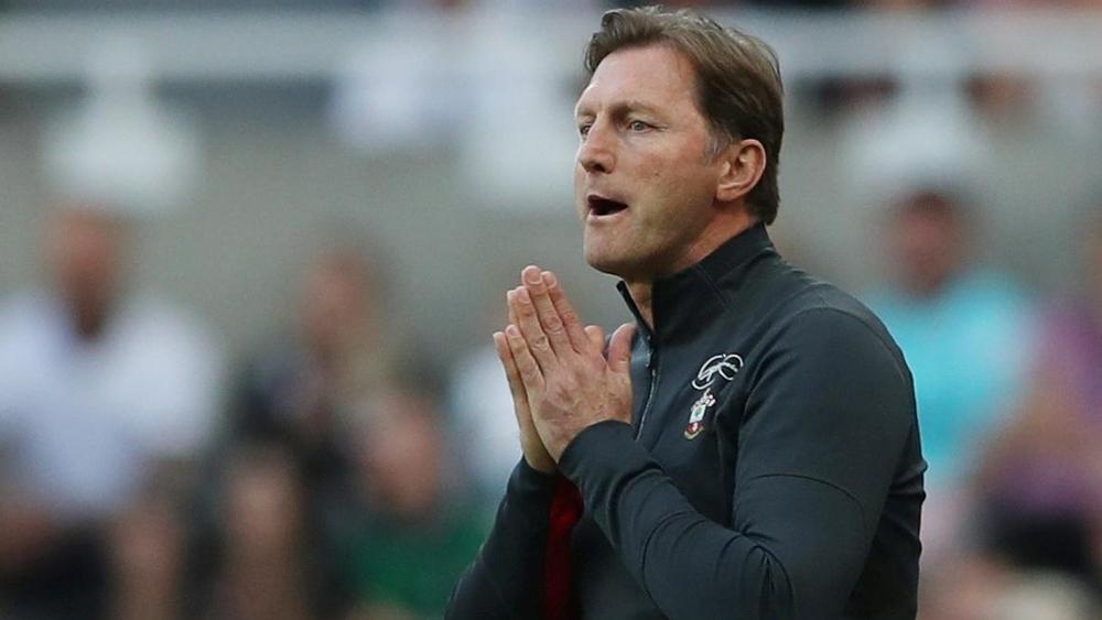 مدرب ساوثهامبتون يطالب لاعبيه بالحسم أمام واتفورد