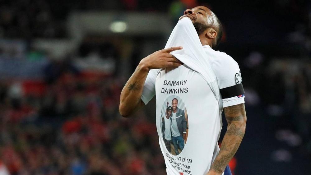 سترلينج يطالب بعقوبات صارمة للحد من العنصرية