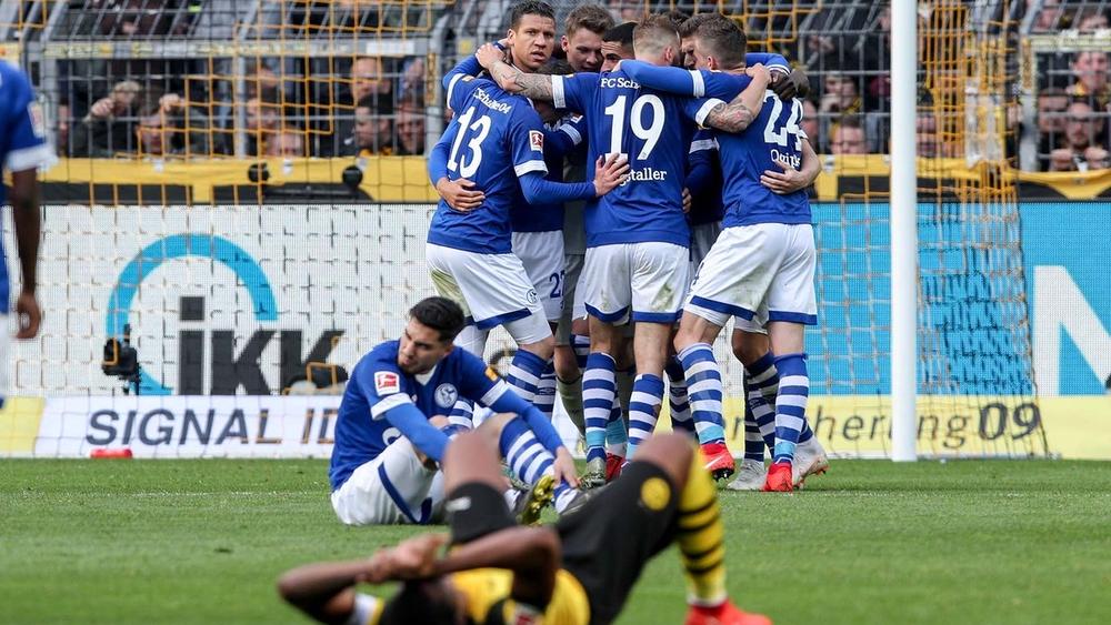 شالكه يهزم دورتموند في دربي الرور ويقدم خدمة لبايرن