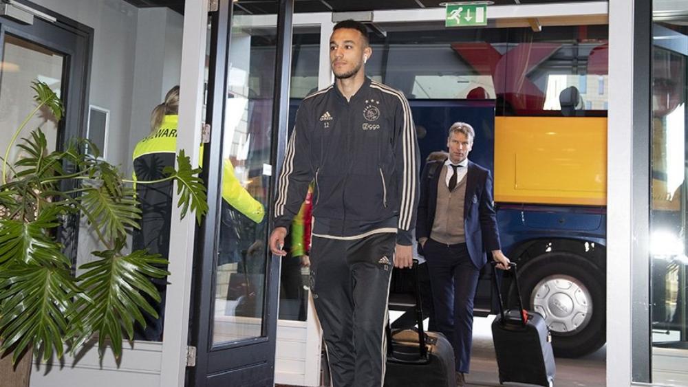 بعد غيابه لحوالي أسبوعين.. مزراوي يرافق أياكس إلى لندن