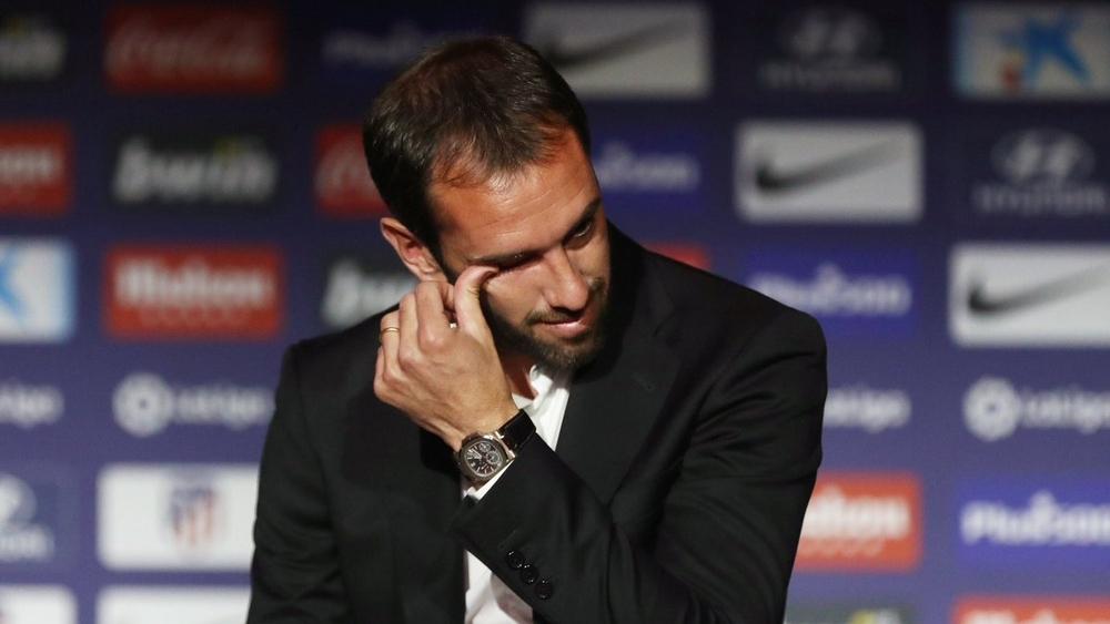 رسميا | بالدموع.. غودين يعلن رحيله عن أتلتيكو مدريد