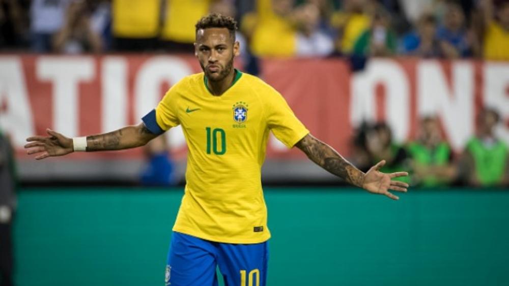 زي روبرتو يطالب بسحب شارة قيادة البرازيل من نيمار