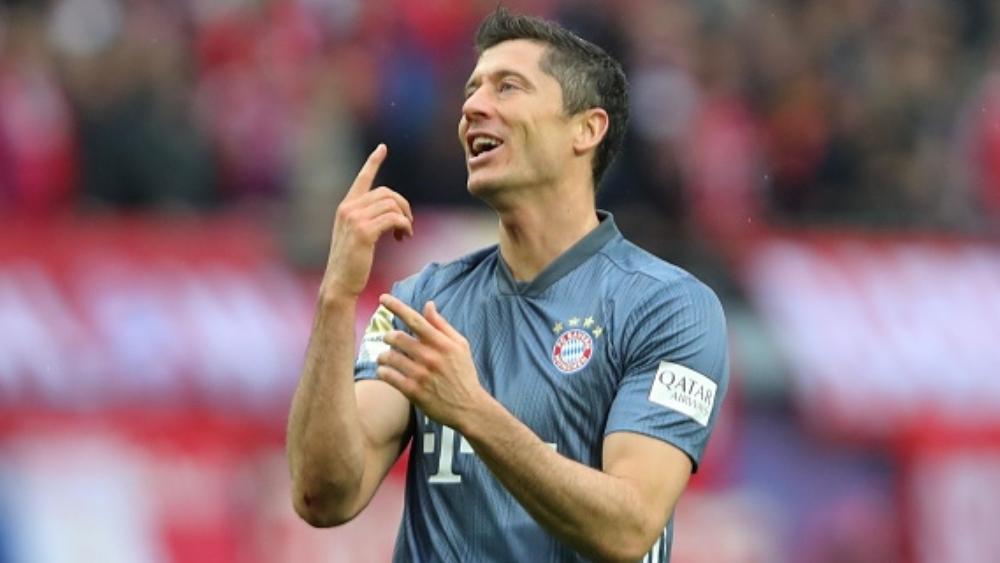 كيكر | ليفاندوفسكي بين باريس سان جيرمان ومان يونايتد