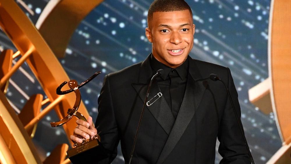 بيان رسمي .. باريس سان جيرمان يغلق قضية رحيل مبابي نهائيًا