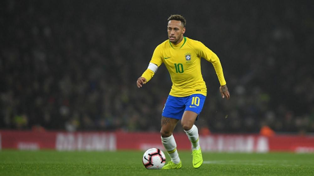 المطالب تزداد بسحب شارة قيادة البرازيل من نيمار