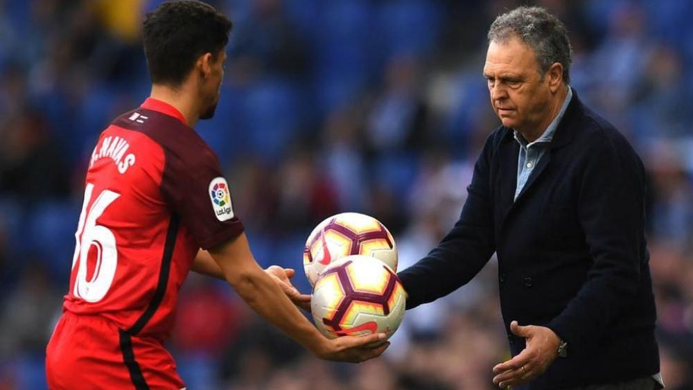 إشبيلية يُعلن ترك كاباروس لمنصبه كمدرب للفريق