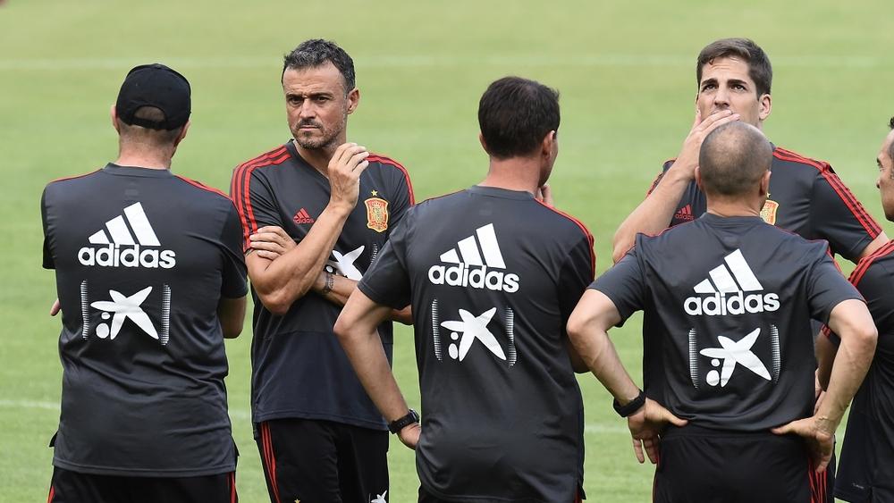 رسميا | إنريكي يستقيل من تدريب إسبانيا لأسباب أسرية وتعيين مورينو خلفا له