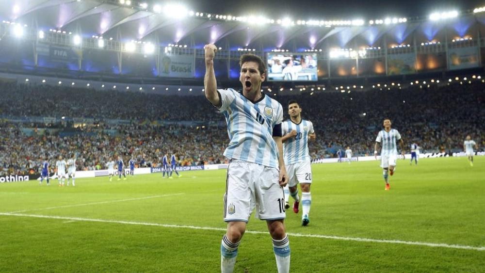 البرازيل تطلب من ميسي وضع بصمات "أصابعه" في ماراكانا