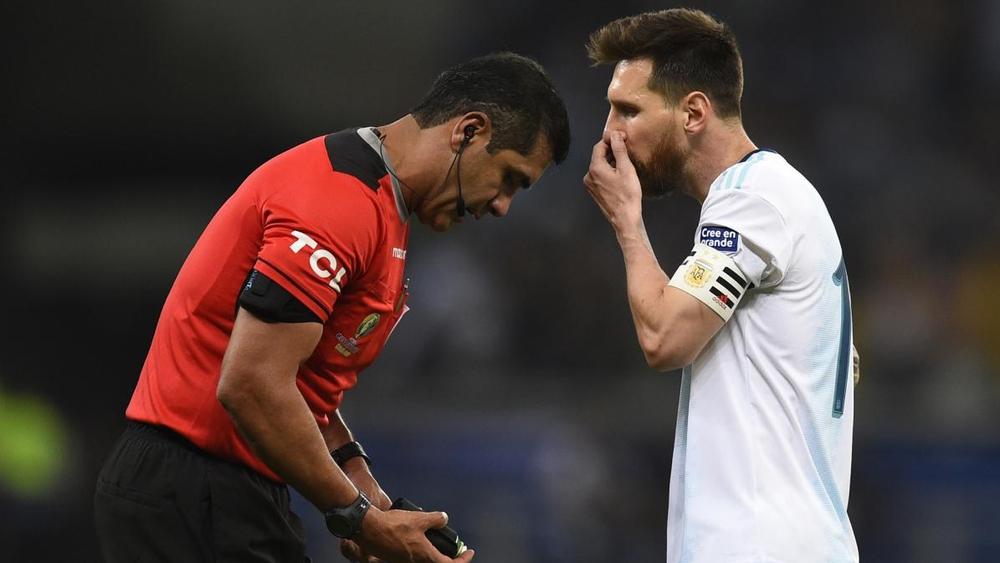 ميسي يخرج بتصريحات "مفاجئة" ويهاجم التحكيم بعد توديع كوبا أمريكا