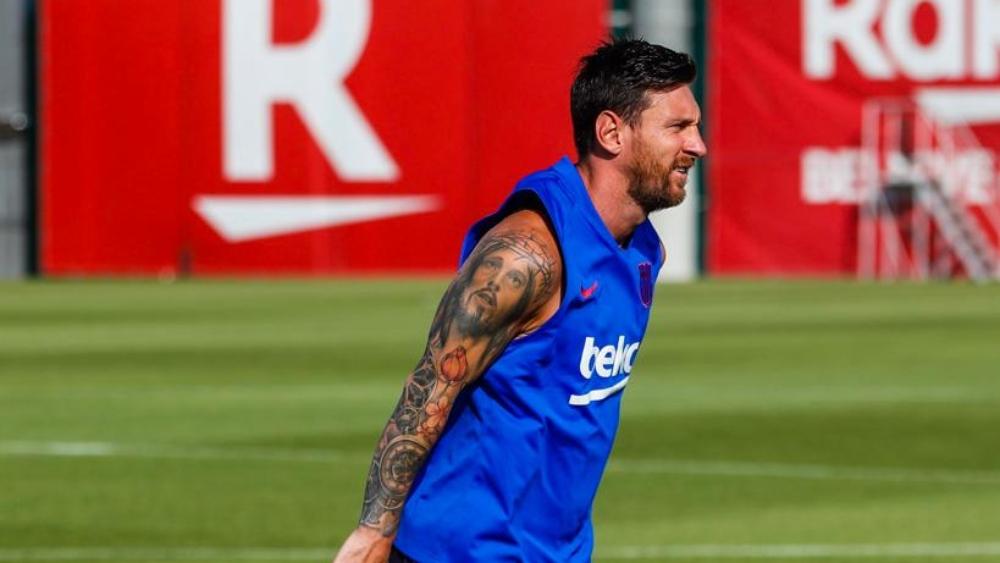 ميسي بعد إصابته: "سأبتعد عن الملاعب لوقت قصير.. سنلتقي قريبا"