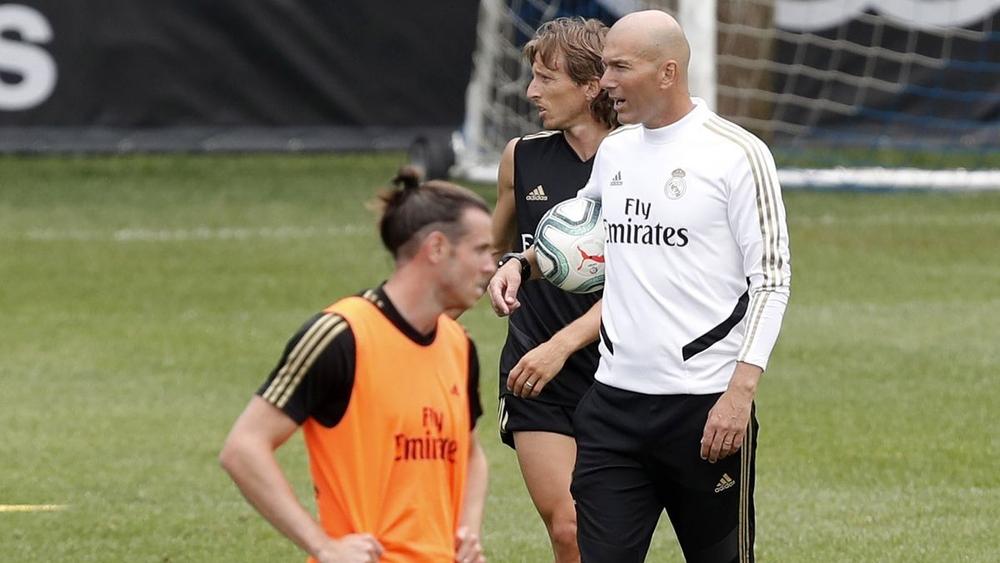 سبب جديد وراء جفاء العلاقة بين زيدان وبيل!