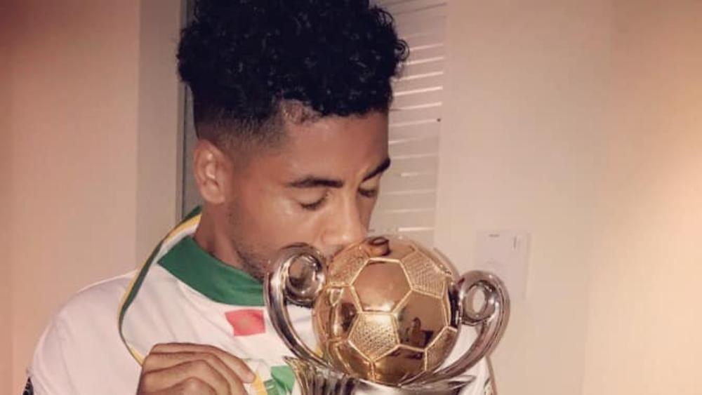 العلمي يودِّع "الرجاويين": "شكراً لكم .. حقَّقت حلمي باللعب للرجاء وهذه هي الكرة"