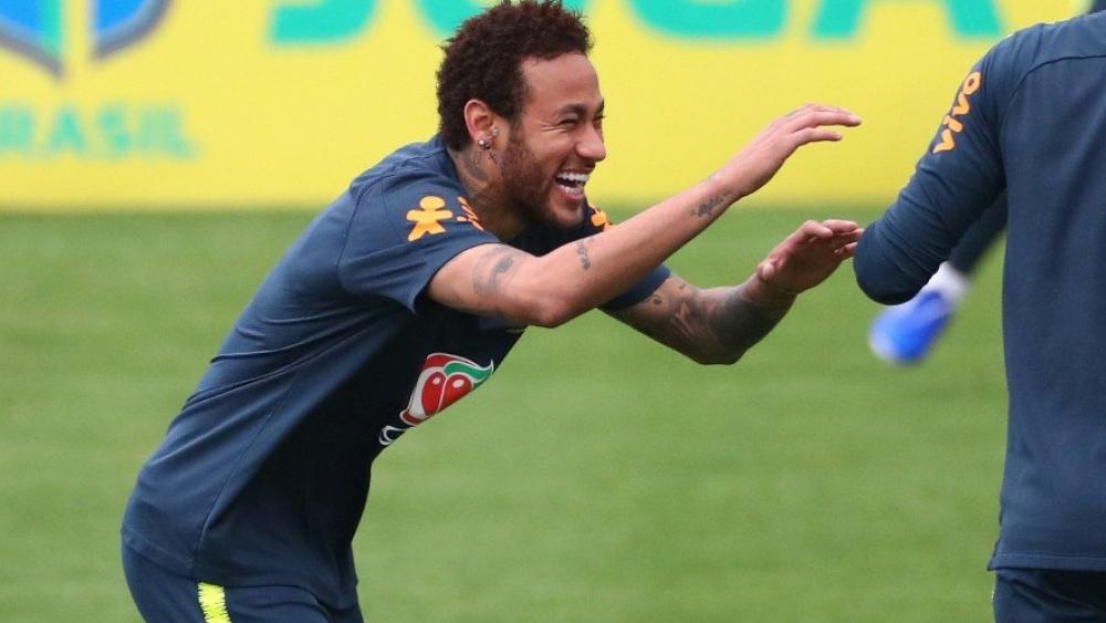 نيمار يتخلص من أزماته ويستعد للظهور مع البرازيل