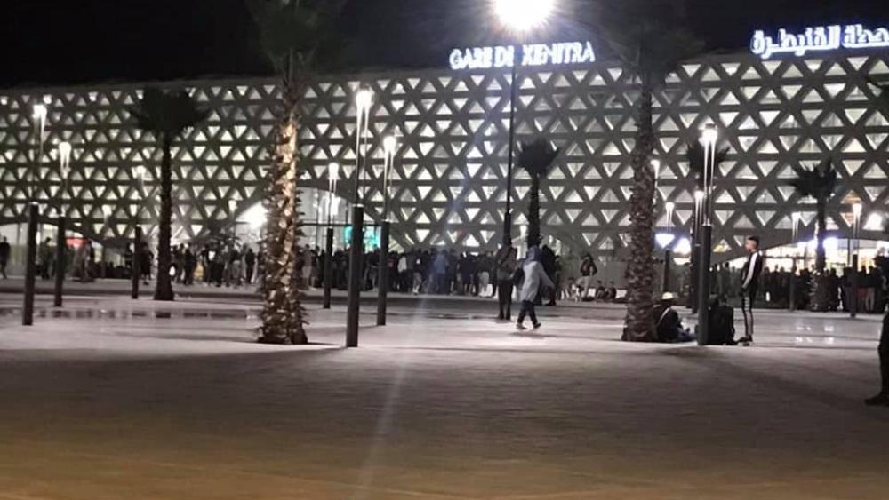 بالصور .. أنصار الجيش الملكي عالقون بالقنيطرة وممنوعون من العودة