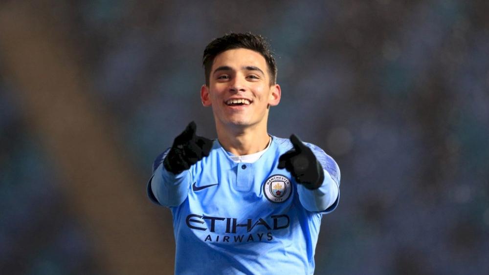 مهاجم مان سيتي في طنجة .. هل حسم قراره باختيار المغرب؟