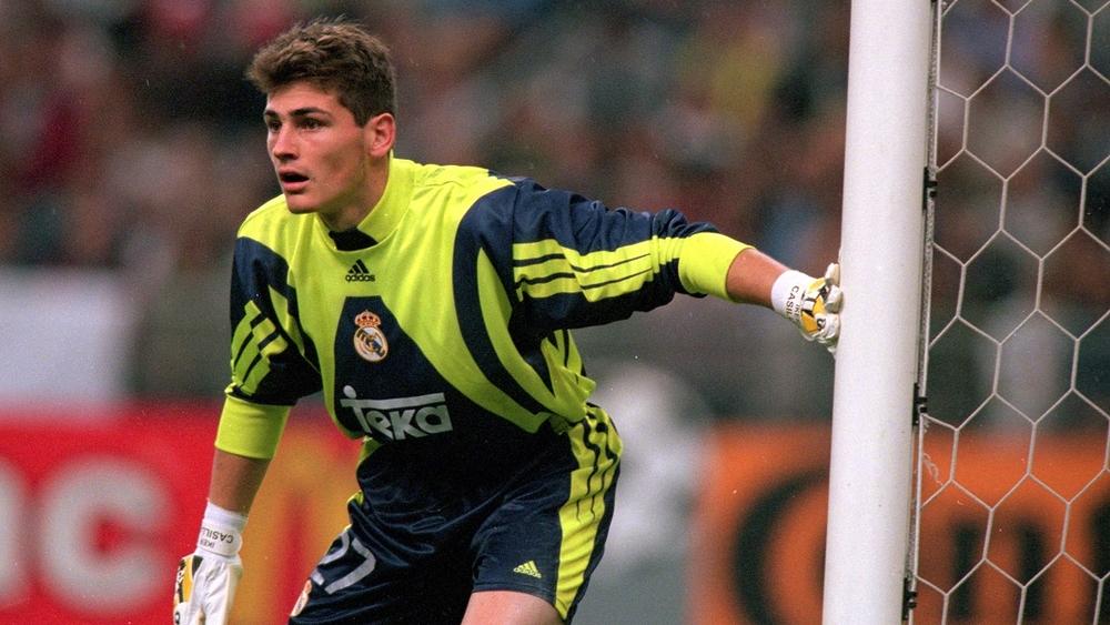 كاسياس عن تواجده في قائمة ريال مدريد لأول مرة: "مدير المدرسة هو من أخبرني.. كنت في القسم وقال لي: 'إذهب بسرعة إلى المطار'"