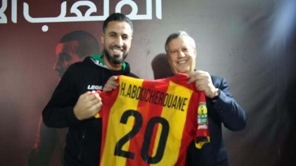 الترجي التونسي "يكرم" أبو شروان و يهديه قميص الفريق بنفس الرقم الذي كان يحمله رفقته