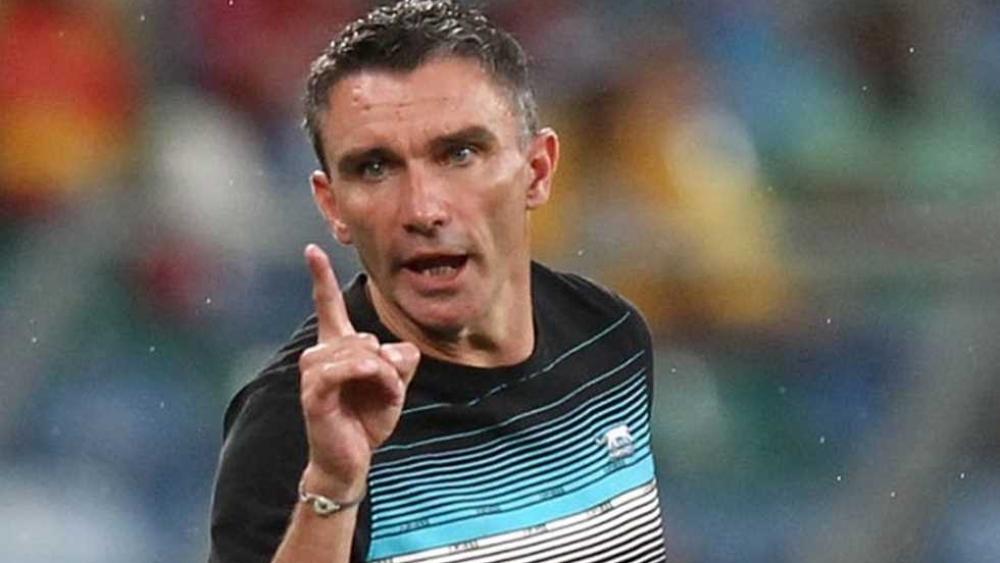 "الكاف" يُمجد كارتيرون بعد إنجازه مع الرجاء والزمالك