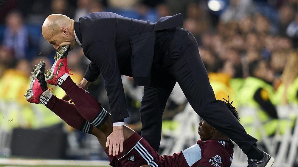 زيدان يتعرض لـ"تدخل خطير" من طرف لاعب سيلتا فيغو.. وينجو من الإصابة