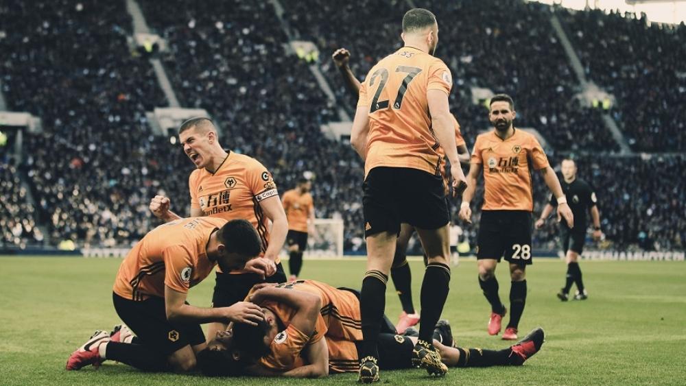 وولفرهامبتون "يقلب الطاولة" على توتنهام ويقترب من مراكز "الأبطال".. في مباراة عرفت مشاركة وتألق رومان سايس