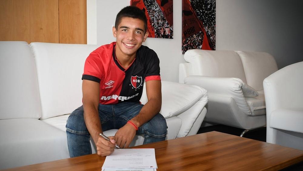 برشلونة في طريقه للتعاقد مع "موهبة" نيويلز أولد بويز.. ابن المدينة التي جاء منها ميسي