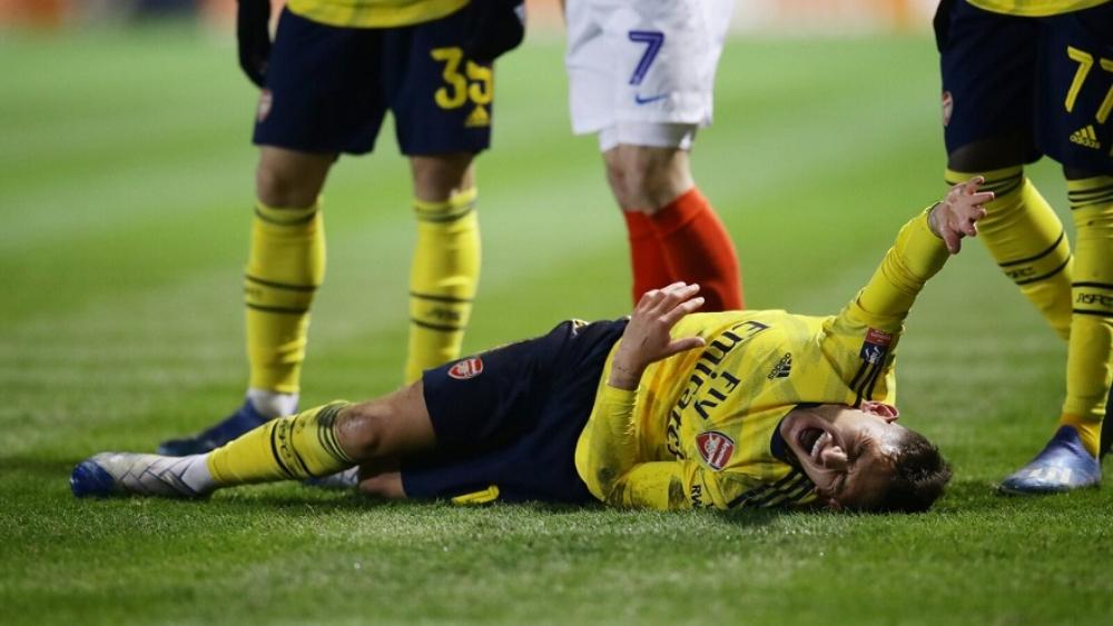 توريرا لاعب أرسنال يغيب "لعدة أسابيع" بعد إصابته بـ"كسر في الكاحل"