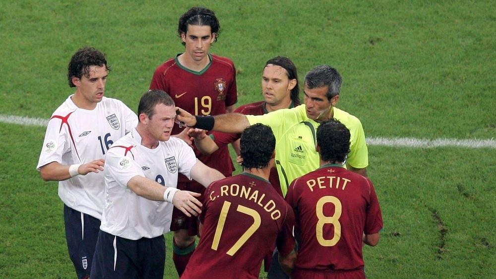 روني لا يلوم رونالدو على 'غمزته' الشهيرة: "قابلته بعد الواقعة لأنه كان من المهم التحدث إليه وجها لوجه"