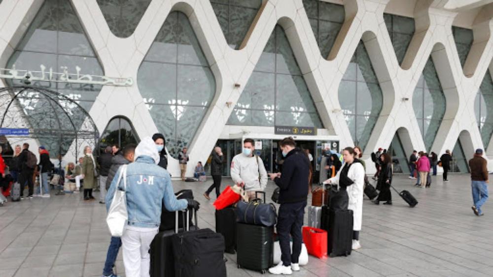 شركة فرنسية تُعيد أطرها إلى المغرب لاستئناف العمل .. والمغاربة العالقون بالخارج يستنكرون