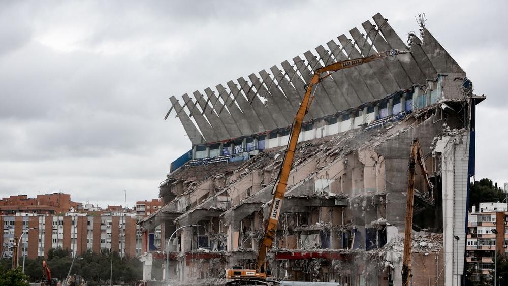 اكتمال هدم الملعب التاريخي "فيسنتي كالديرون".. ومجلس مدينة مدريد يناقش تسمية مساحته بـ"حديقة أتلتيكو مدريد"