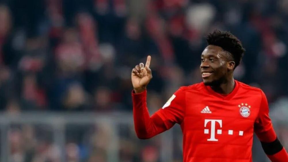 الجماهير الألمانية تتوج ألفونسو ديفيز بجائزة "روكي" كأفضل لاعب شاب في "البوندسليغا" لهذا الموسم