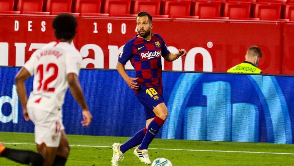 إشبيلية يفرض التعادل على برشلونة ويُقدّم "هدية" لريال مدريد