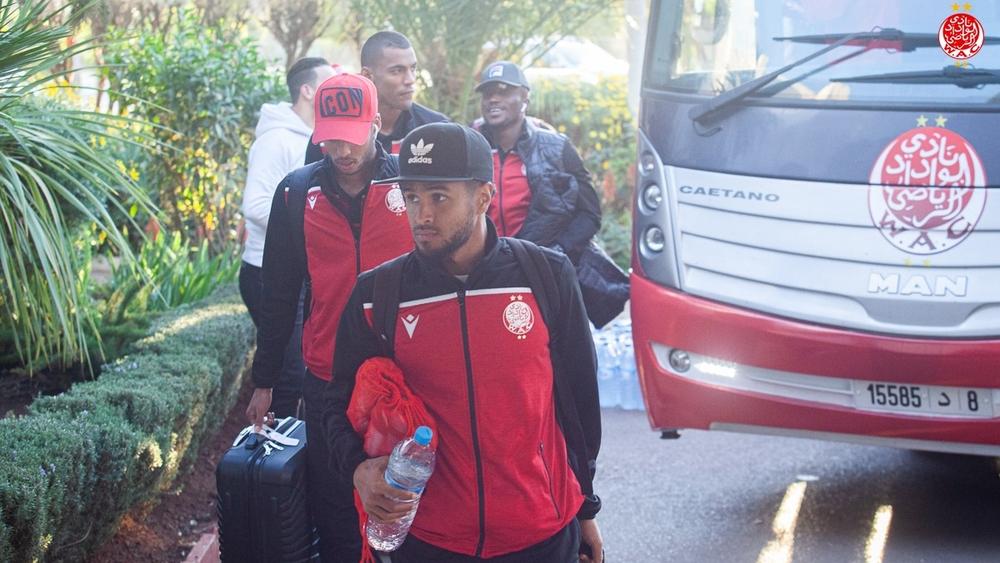 تيغازوي يعُود لاستِئناف تَداريبه رفقة الوداد و الناهيري يُواصل "تمرّده"