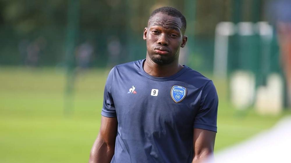 مولودية وجدة يتعاقد مع المهاجم الغيني ديمبا كامارا