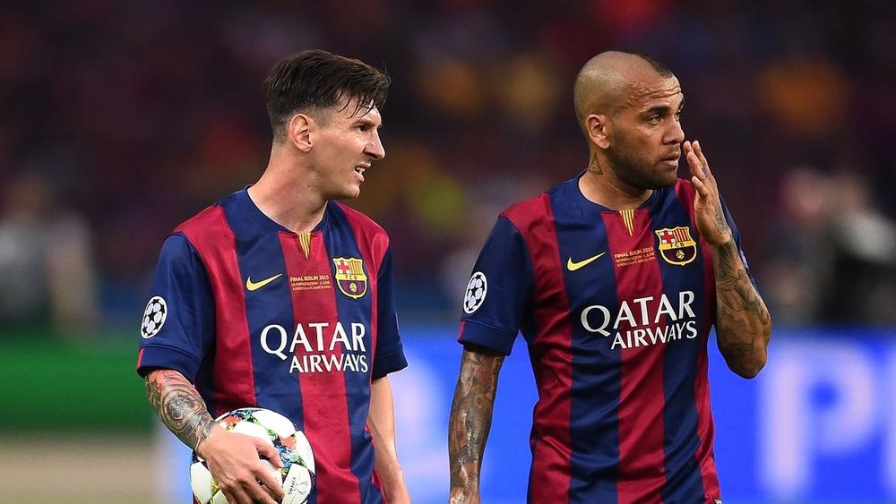 داني ألفيش: "برشلونة أصبح فريقا لبيع وشراء اللاعبين.. لقد فَقَدَ فلسفته والبيئة داخل النادي تلوثت"