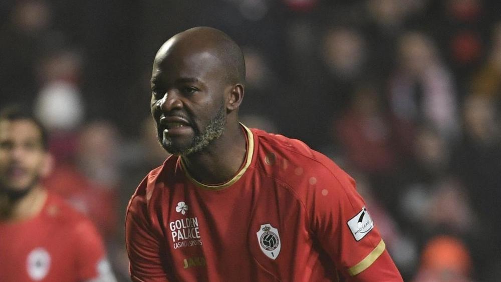 لاعب أنتويرب البلجيكي ينتقد مدربه: "لم يحاول حتى التعرف علي.. من يظن نفسه؟".. الجماهير تهاجمه وتدعوه للرحيل!