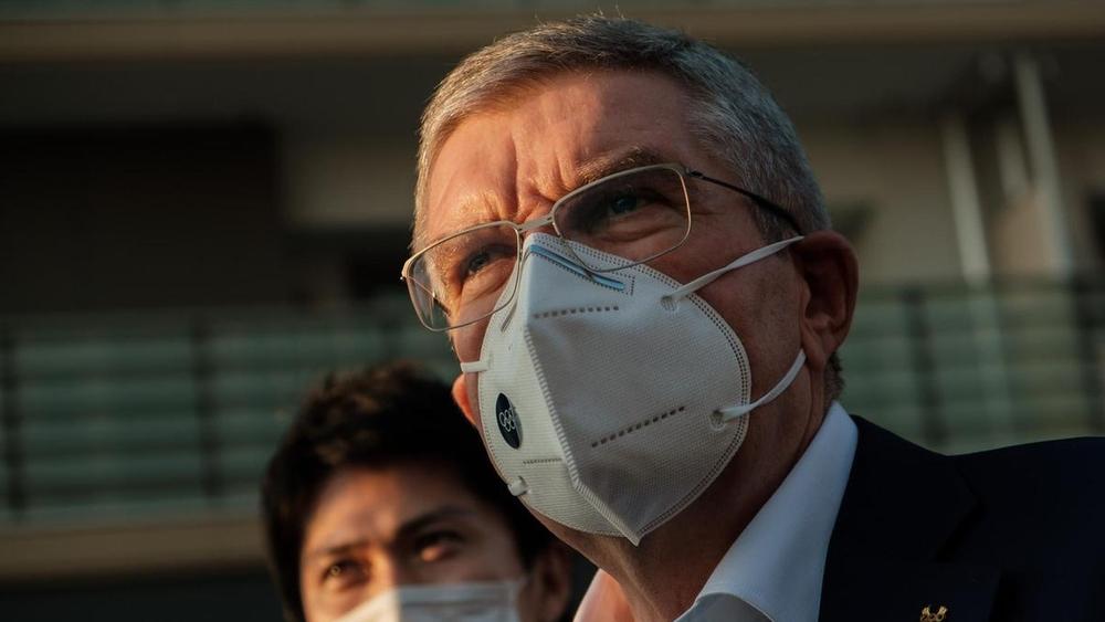 رئيس اللجنة الأولمبية الدولية: "لن يتم إجبار الرياضيين على تناول لقاح كوفيد-19"