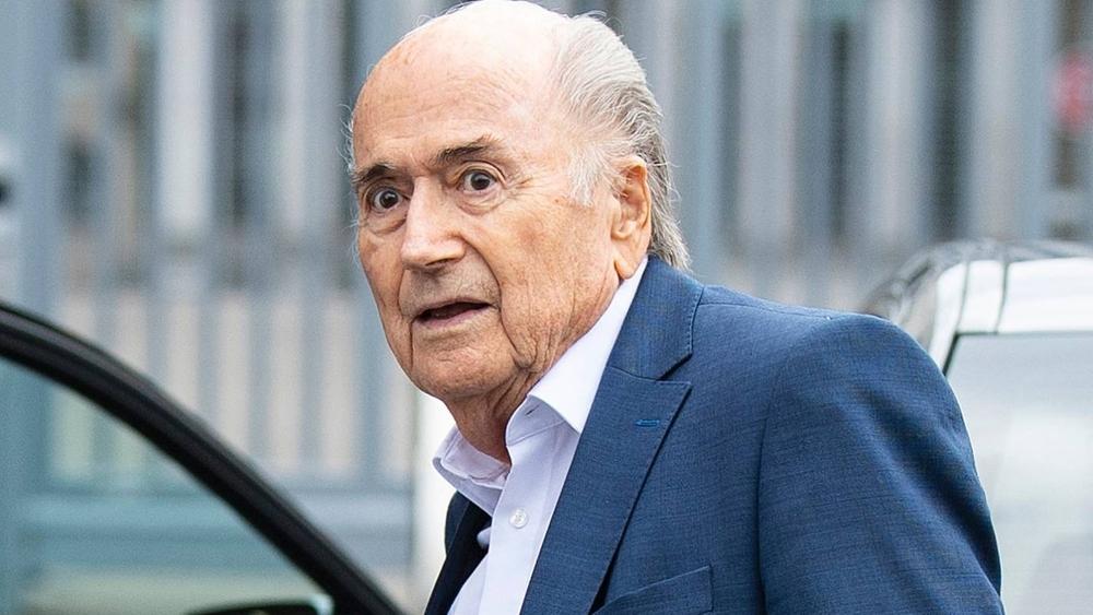 بلاتر يخرج من وحدة العناية المركزة ويستفيق من "الغيبوبة" بعد خضوعه لعملية جراحية في القلب