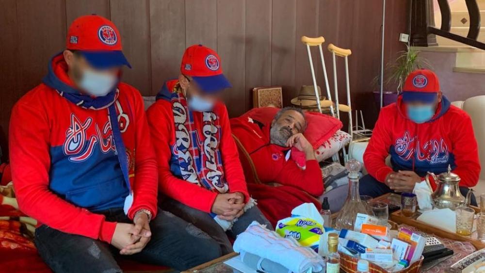 فصيل "شارك" يزور مدربه السكتيوي ويتمنى له الشفاء بعد وعكته الصحية