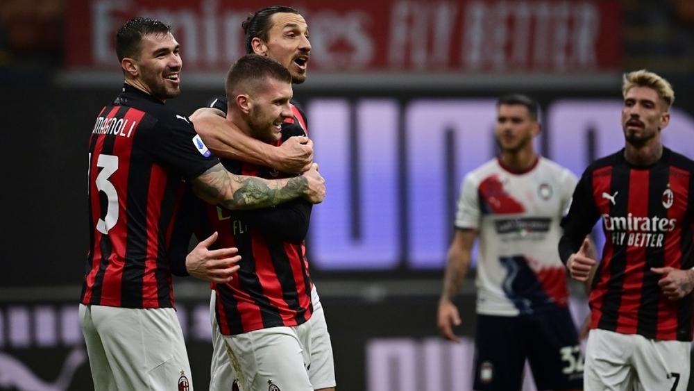 ميلان يستعيد الصدارة بـ"رباعية" في شباك كروتوني